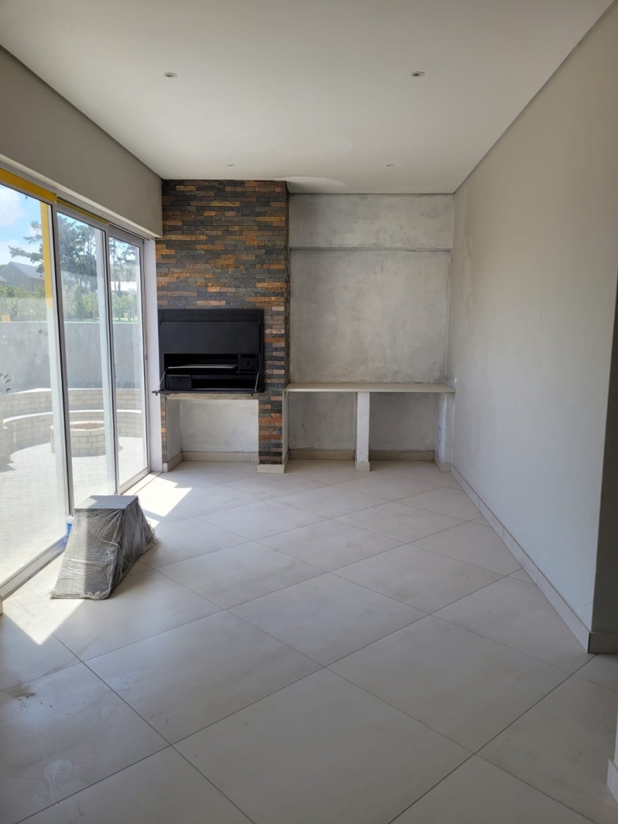 3 Bedroom Property for Sale in Somerset Lakes Western Cape